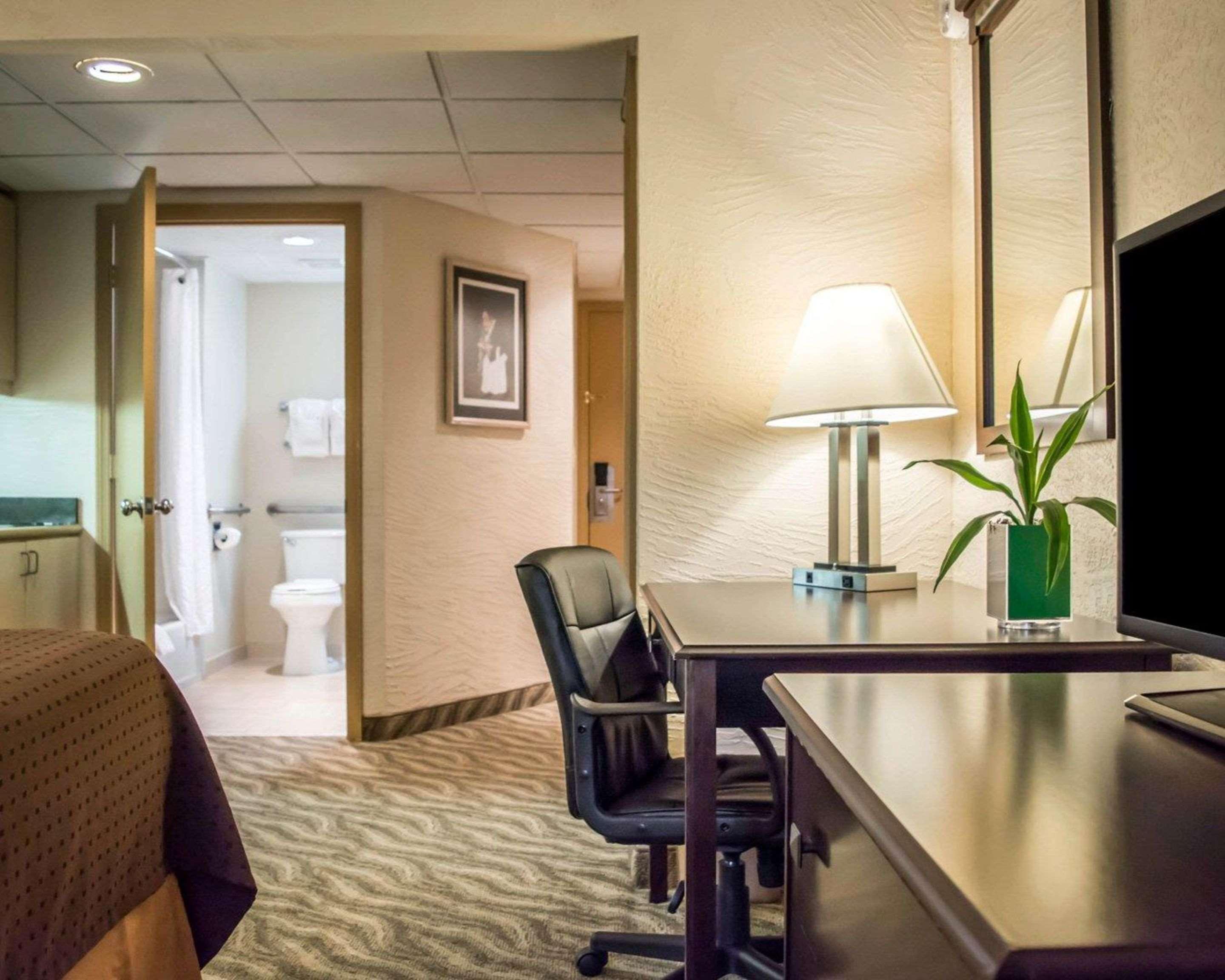 Отель Clarion Pointe Tampa-Brandon Near Fairgrounds And Casino Mango Экстерьер фото