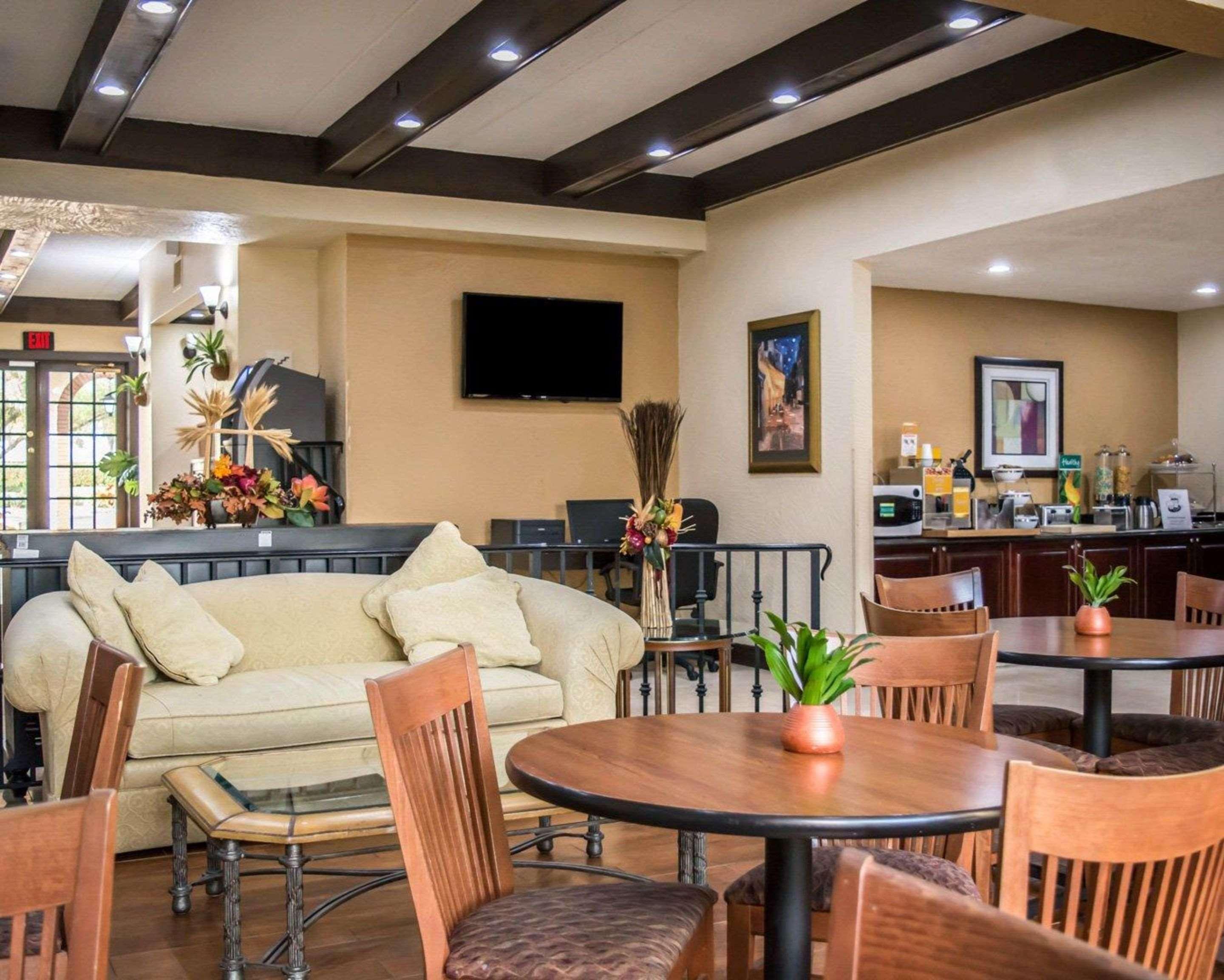 Отель Clarion Pointe Tampa-Brandon Near Fairgrounds And Casino Mango Экстерьер фото