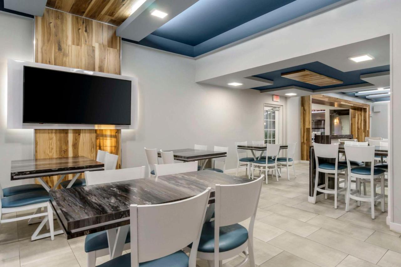 Отель Clarion Pointe Tampa-Brandon Near Fairgrounds And Casino Mango Экстерьер фото