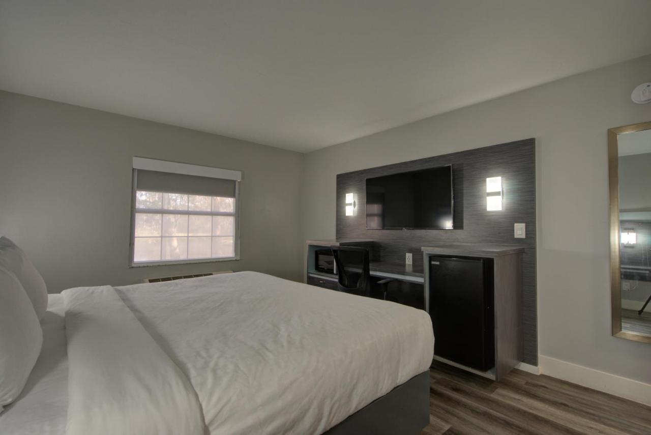 Отель Clarion Pointe Tampa-Brandon Near Fairgrounds And Casino Mango Экстерьер фото