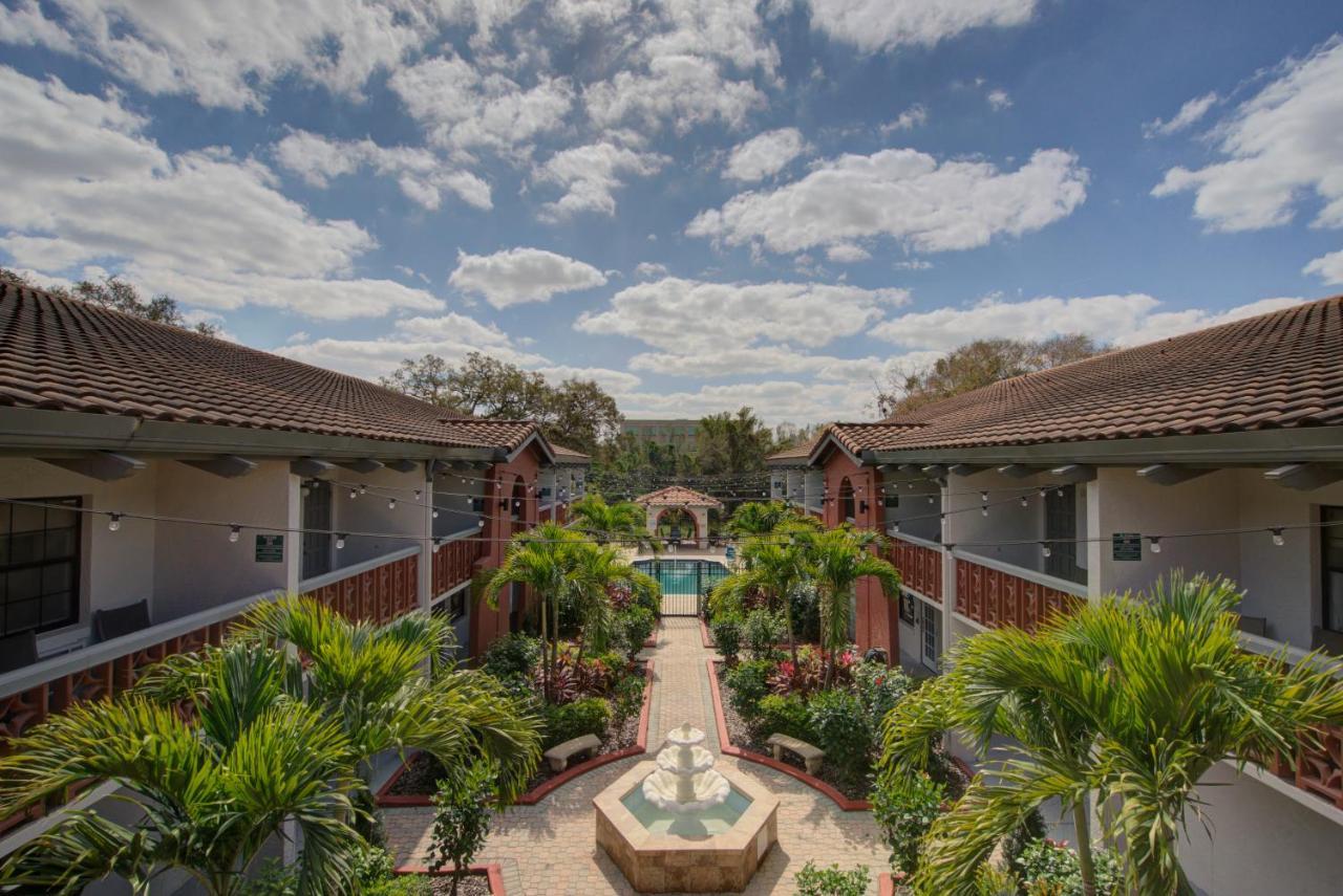 Отель Clarion Pointe Tampa-Brandon Near Fairgrounds And Casino Mango Экстерьер фото
