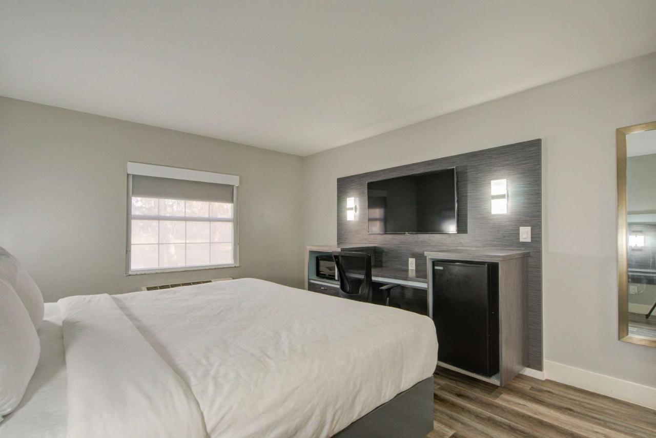 Отель Clarion Pointe Tampa-Brandon Near Fairgrounds And Casino Mango Экстерьер фото